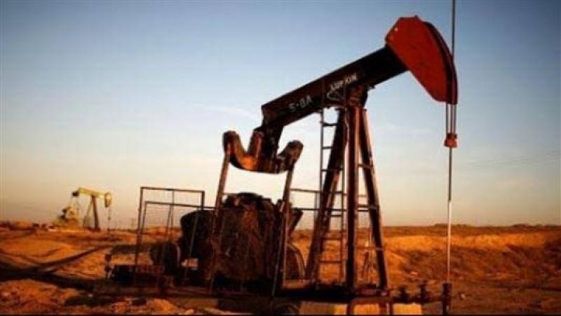 استقرار أسعار النفط وسط توترات الشحن بالبحر الأحمر