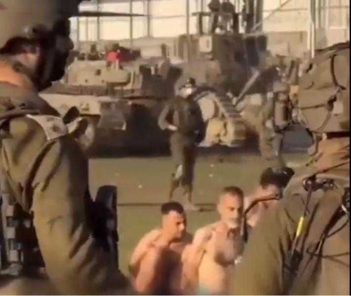 الاحتلال الإسرائيلي يجرد فلسطينيين من ملابسهم في ملعب كرة بغزة