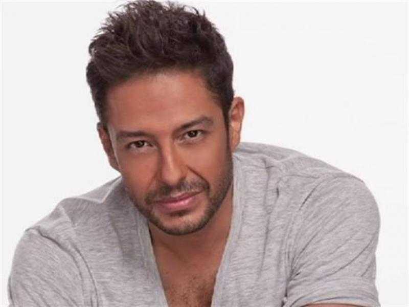 محمد حماقي يعلن إحياء الحفل الختامي لكأس السوبر المصري بـ”أبو ظبي”