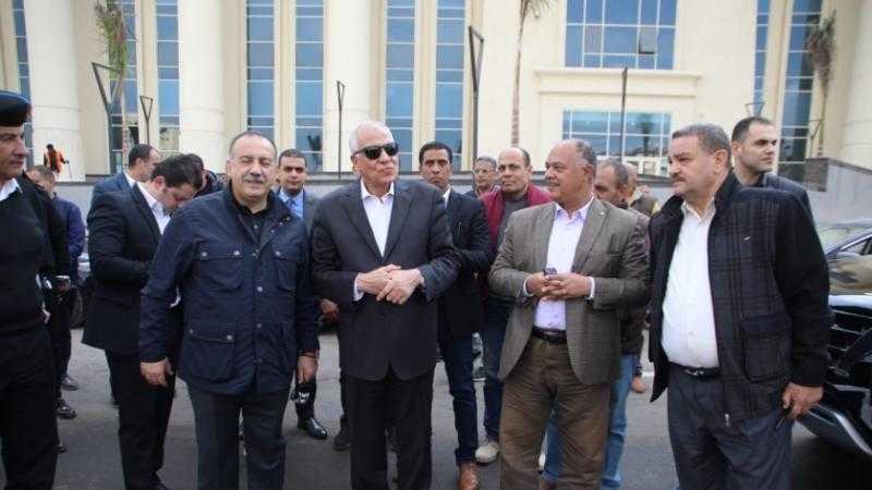 محافظ الجيزة يوجه بسرعة طلاء واجهات العقارات المحيطة بمحطة قطار بشتيل