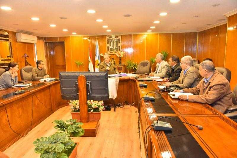 محافظ أسيوط يوجه بالتعاون بين كافة الجهات لحماية الأراضي الزراعية ورصد وإزالة التعديات بالمراكز والقرى