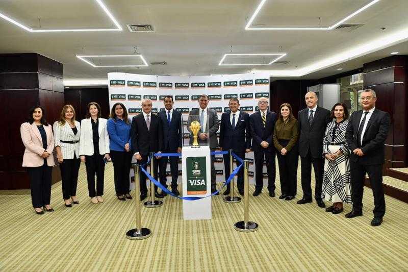 QNB الأهلي يستقبل بمقره الرئيسي مجسم الكأس الخاص ببطولة كأس الأمم الإفريقية