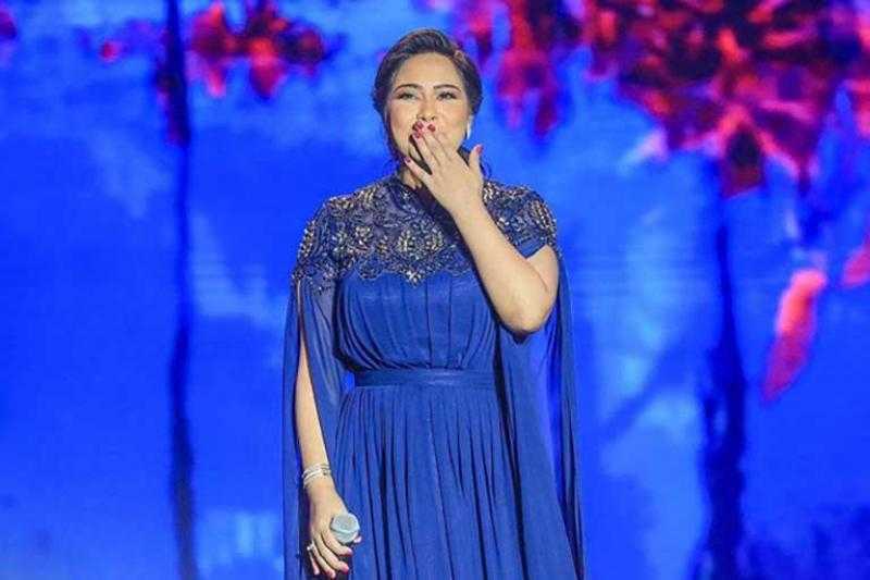 شيرين عبدالوهاب توجه إنذارا لشركة روتانا بعدم التعرض لها
