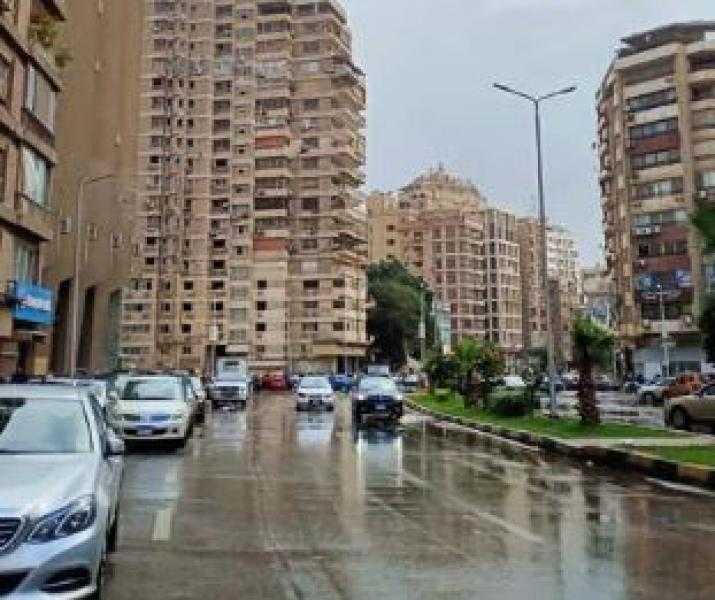 رئيس شركة مياه الجيزة يتابع آلية التعامل التعامل مع الأمطار