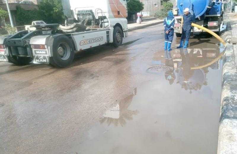 تكثيف جهود سحب مياه الأمطار في شوارع الإسكندرية لضمان السيولة المرورية