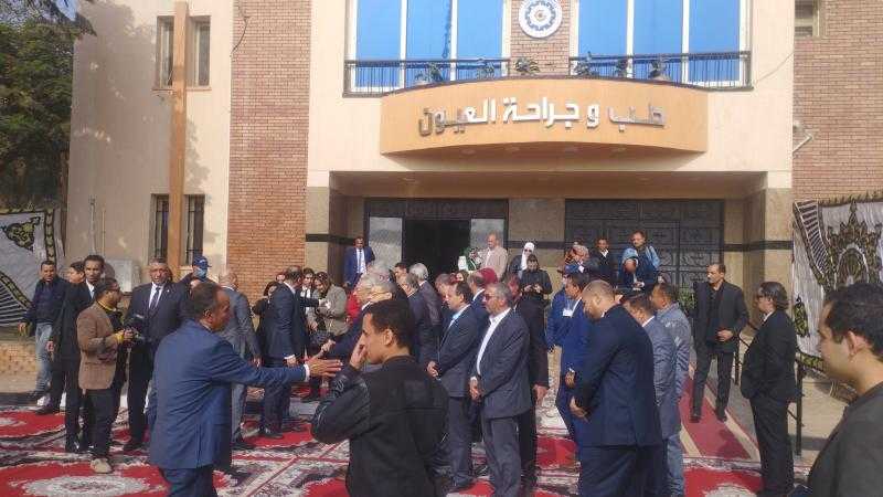 وزير التعليم العالي يفتتح مركز طب وجراحة العيون بجامعة المنيا