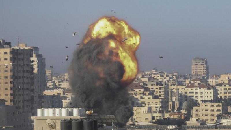 استشهاد وإصابة عشرات الفلسطينيين في قصف قوات الاحتلال لقطاع غزة
