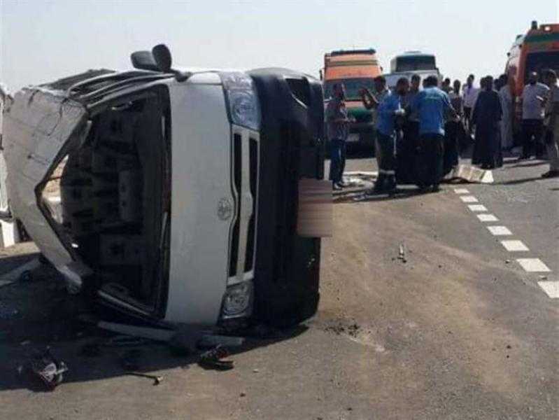 إصابة 8 أشخاص في حادث انقلاب ميكروباس أعلى الطريق الأوسطي