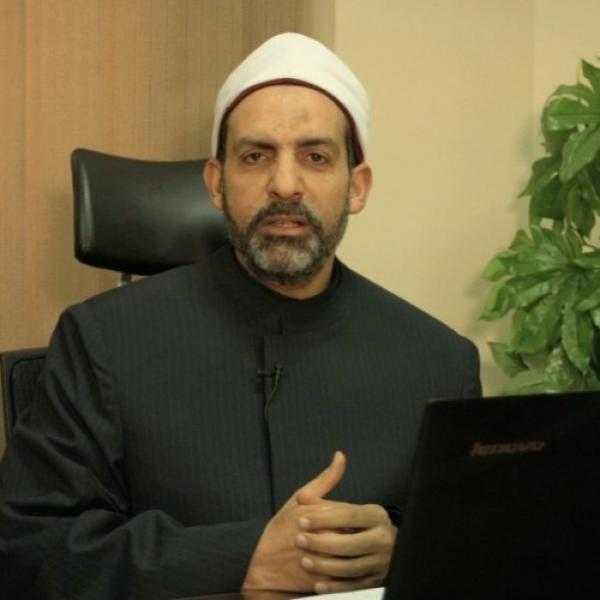 أمين الفتوى: إعطاء مال لشخص بغرض تشغيله مجرم قانونا