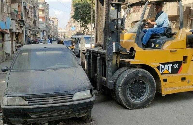 رفع 37 سيارة ودراجة نارية متروكة ومتهالكة من الشوارع بحملات مرورية