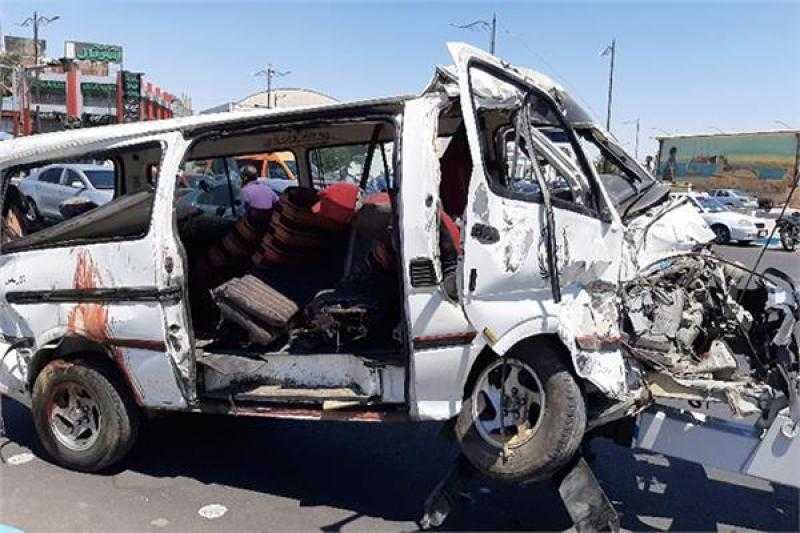 إصابة 4 أشخاص في حادث تصادم ميكروباص وسيارة نقل بالدقهلية