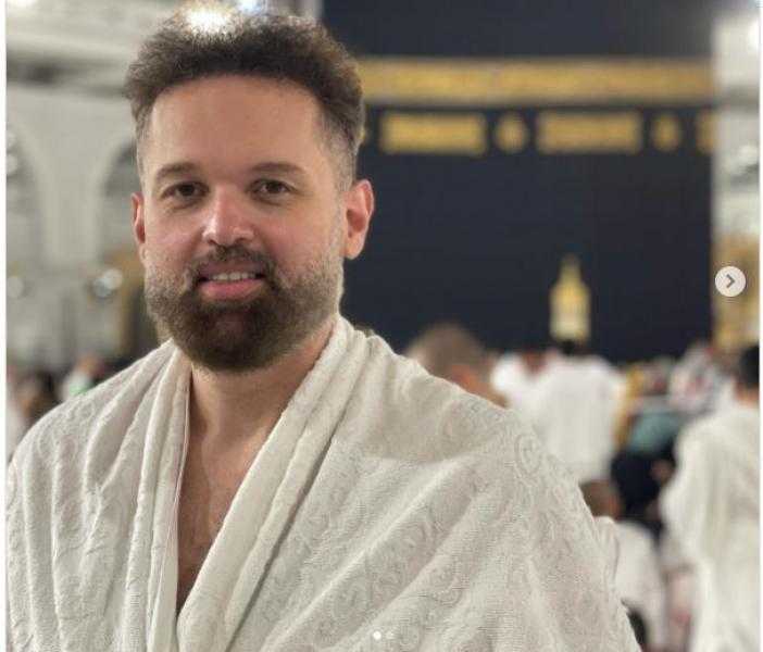 محمد محمود عبد العزيز يحتفل بالعام الجديد بأداء مناسك العمرة