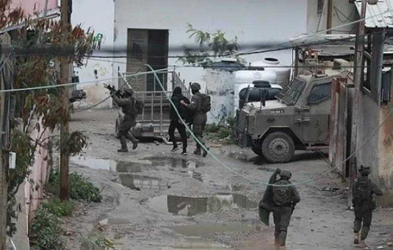 جيش الاحتلال يقتحم مدنا ومخيمات بالضفة الغربية