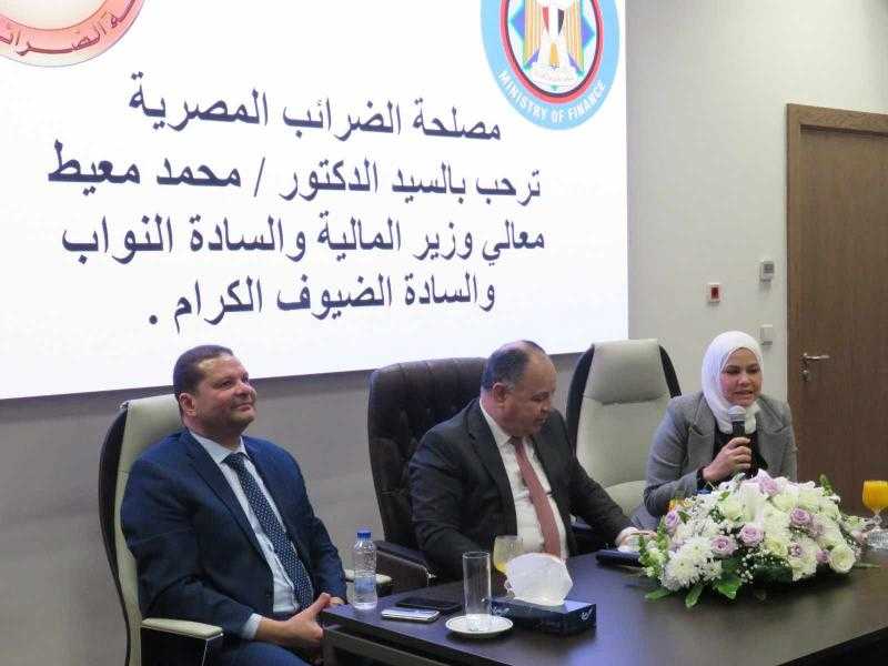 وزير المالية يلتقى قيادات «الضرائب» مع انطلاق «موسم الإقرارات»