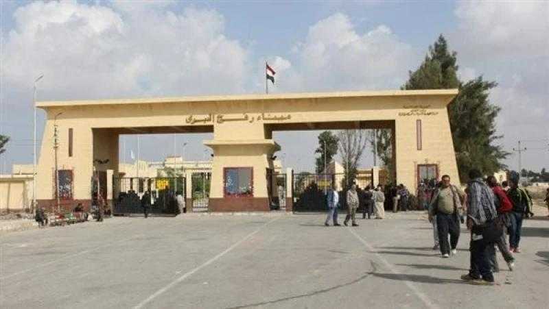 إدخال مساعدات إنسانية لغزة من ميناء رفح البري وعبور جرحى ومزدوجي الجنسية