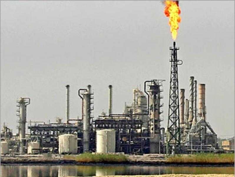محتجون يعلنون عن وقف إنتاج النقط من حقل الشرارة جنوب طرابلس