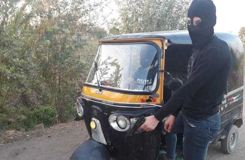 حبس 5 متهمين بتكوين عصابة تخصصت في سرقة مركبات التوك توك بالبحيرة