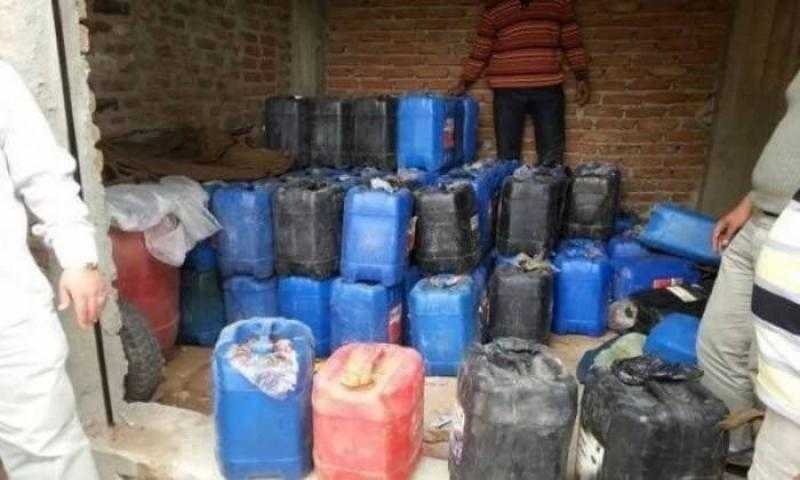 حبس سائق وعامل لاتهامهما بحيازة مواد بترولية بقصد الاتجار بها في السوق السوداء بالأقصر
