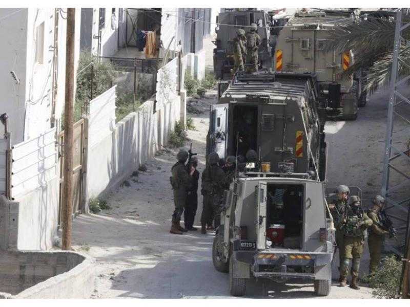 استشهاد شاب فلسطيني برصاص إسرائيلي واعتقال آخر في الضفة الغربية