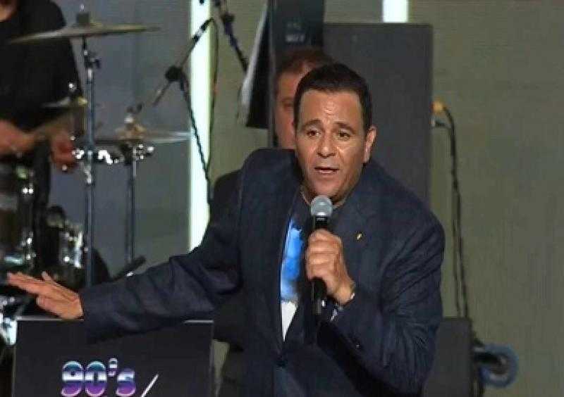 محمد فؤاد لجمهور حفله بالسعودية: لما بنشكر فيكم في ناس بتزعل.. ربنا يهدي العاصي
