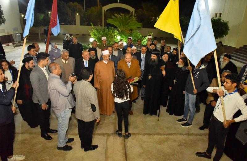 محافظ أسيوط يزور إيبارشية الأقباط الأرثوذوكس للتهنئة بعيد الميلاد| صور