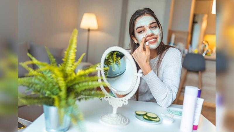 البشرة الزجاجية موضة 2024