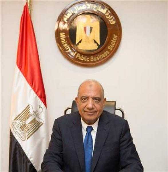 وزير قطاع الأعمال العام يهنئ البابا تواضروس والأخوة الأقباط بعيد الميلاد المجيد
