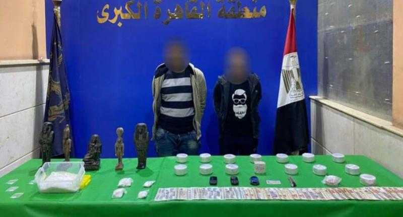 ضبط شخصين بحوزتهما 5,5 كيلو مخدرات و5 قطع يشتبه في أثريتها بمدينة نصر