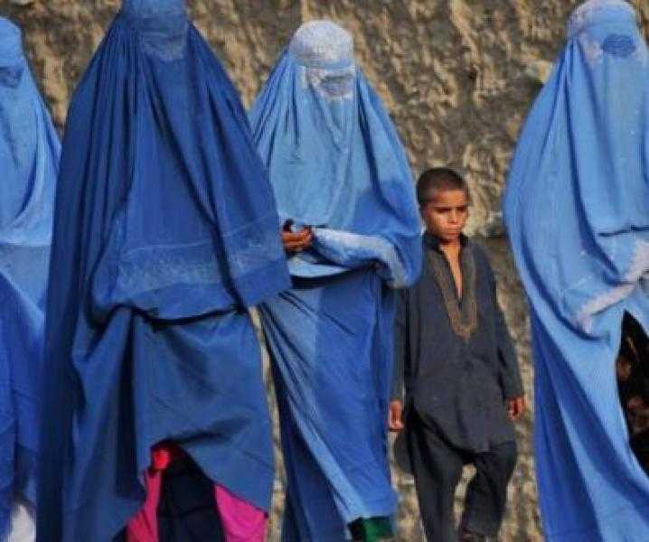 العفو الدولية تحث على الوقف الفوري لقمع النساء في أفغانستان