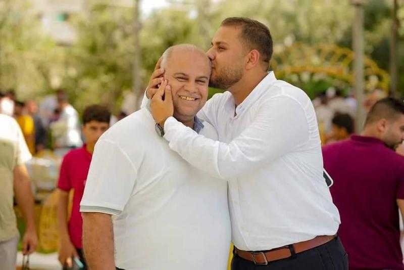 حمزة الدحدوح يودع والده قبل استشهاده بساعات: إنك الصابر المحتسب يا أبي فلا تيأس