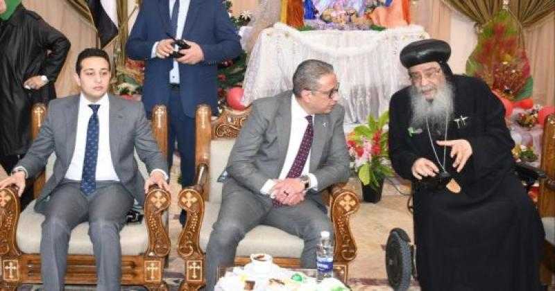 محافظ الفيوم يزور دير الأنبا إبرام لتقديم التهنئة بعيد الميلاد المجيد