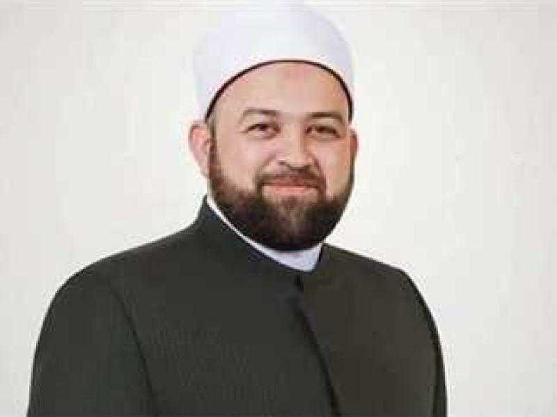 بالفيديو.. يسري عزام يوجه رسالة للتجار: من يحتكر السلع قلبه فيه كره