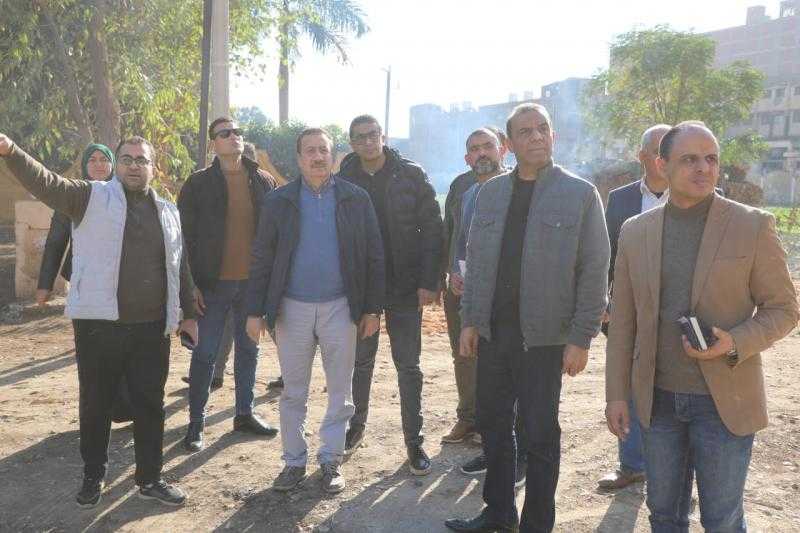 محافظ المنوفية يتفقد أعمال الرصف والتطوير بشارع المحكمة وطريق ميت خلف.. صور
