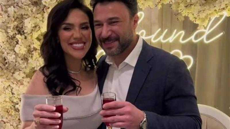 المطربة مي فاروق تحتفل بخطوبتها على الفنان محمد العمروسي