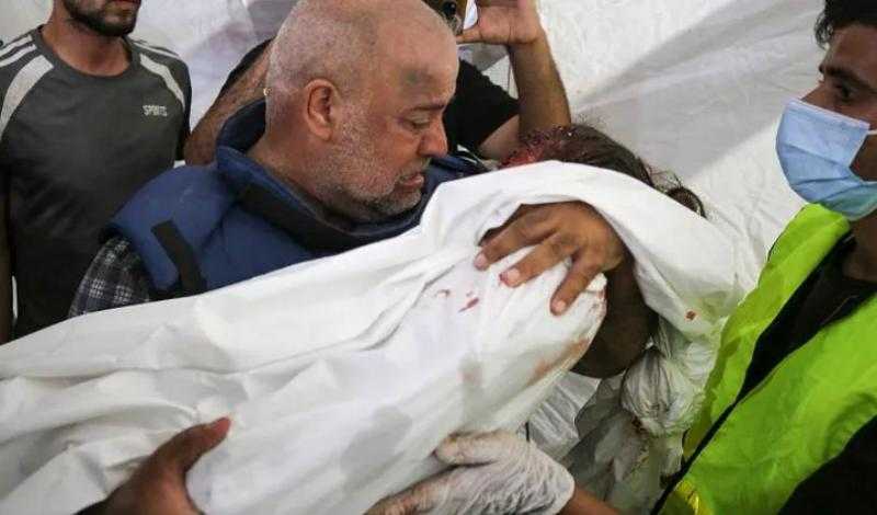وائل الدحدوح: ”الاحتلال يكبدني ثمن رسالتي الإعلامية باستهداف أسرتي.. ولن يوقفنا”