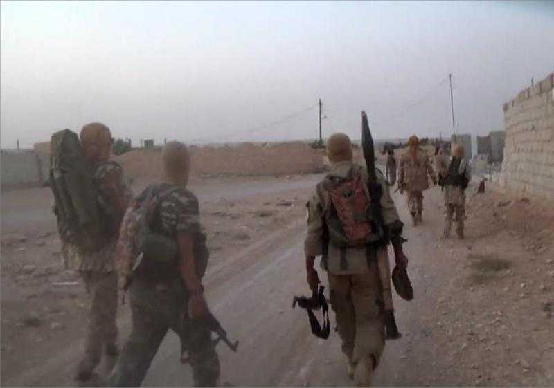 إعلام سوري: قتلى وجرحى من داعش ومقتل 3 من عناصر الجيش في اشتباكات في بادية حمص الشرقية