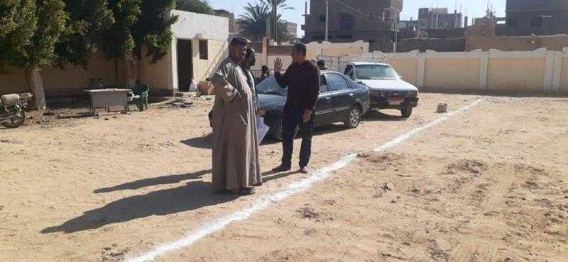 رئيس مدينة الطود بالأقصر يتابع الإنشاءات التعليمية