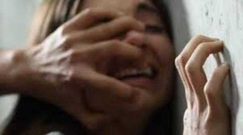 التحقيق مع متهم بالتعدي على طفلته بالضرب لإجبارها على التسول بمنطقة قصر النيل