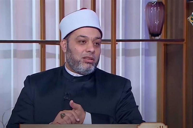 بالفيديو.. عالم بالأزهر: يجوز للزوجة الغنية دفع زكاتها وصدقاتها لزوجها المسكين