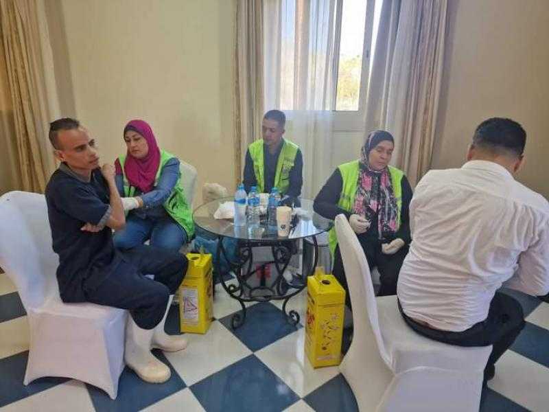 وكيل صحة جنوب سيناء يتفقد تطعيم العاملين بفنادق شرم الشيخ ضد التهاب الكبد A.. صور