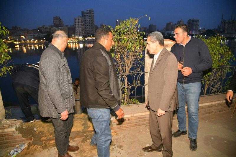 محافظ الغربية يزيل مخالفة في المهد على كورنيش النيل بزفتى.. صور