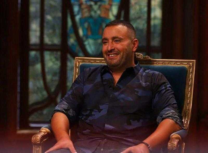 ”شبهي أوي”.. أحمد السقا يمازح الجمهور بصورة تجمعه بـ نجله ياسين