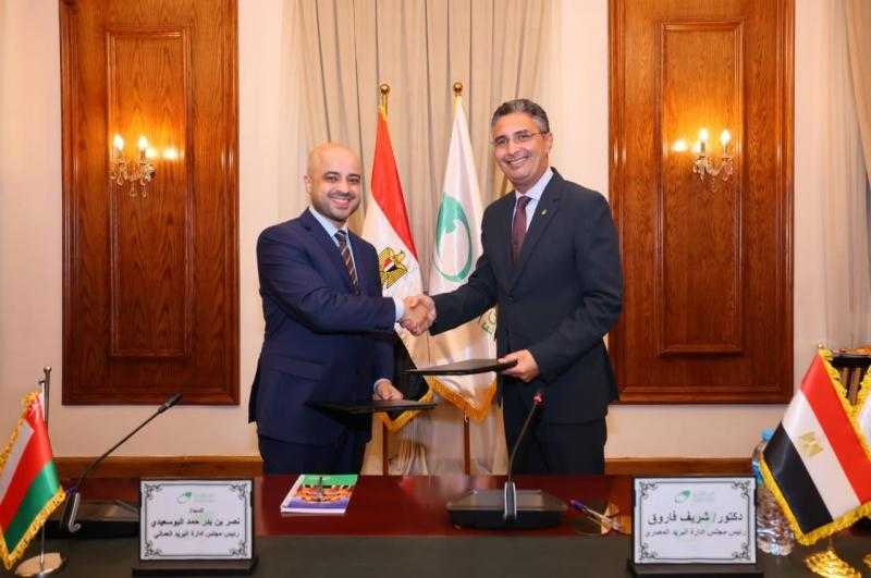 البريد المصري يوقع اتفاقية تعاون مع البريد العُماني لتبادل الخبرات وتطوير الخدمات البريدية واللوجستية بين البلدين