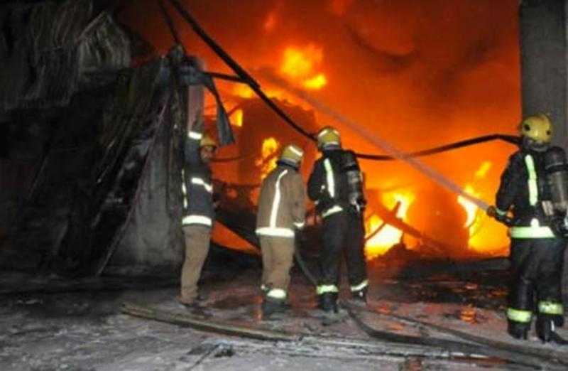 إخماد حريق داخل مصنع مراتب بقرية ميت رهينة بالبدرشين