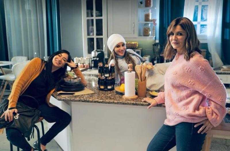 غادة عادل تحجز مكانا في السباق الرمضاني بالمسلسل الكوميدي لانش بوكس
