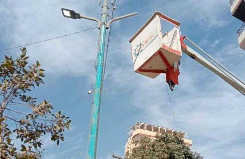 صيانة 36 كشاف إنارة في مركز سمنود بالغربية