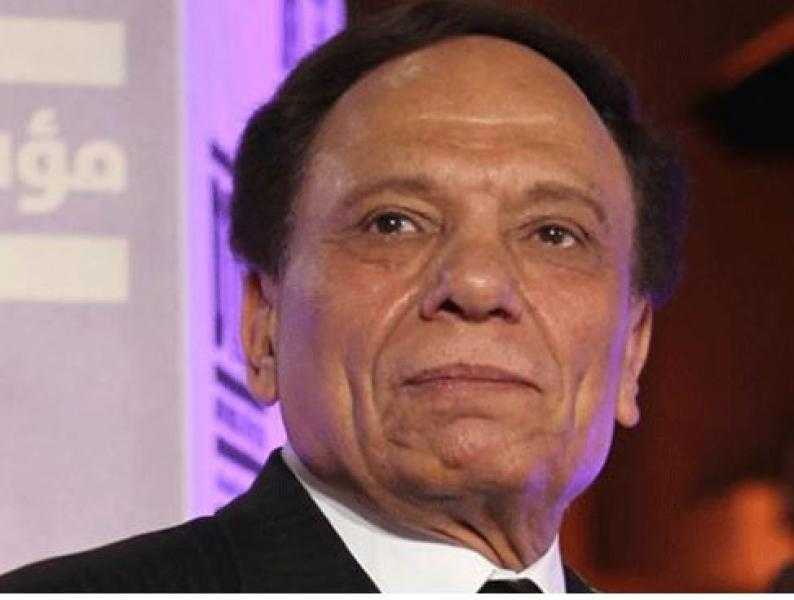 محامي عادل إمام: خلاف الزعيم مع مصلحة الضرائب يكمن في ضريبة القيمة المضافة