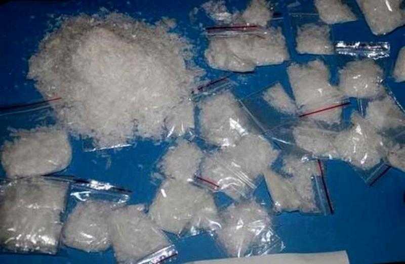النيابة تأمر بحبس 3 عاطلين للاتجار في مُخدري الهيروين والآيس بمنطقة المقطم