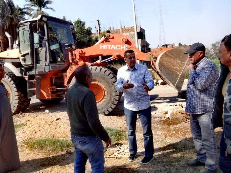رئيس مدينة الأقصر يتفقد أعمال تطوير شارع السوفيتيل وسوق الخضار.. صور