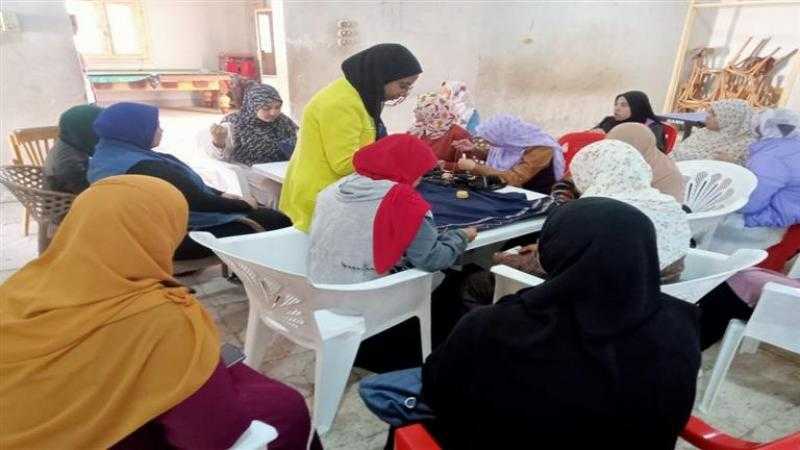 الشباب والرياضة بالوادي الجديد تنفذ ورش عمل ضمن مبادرة علمني حرفة بمركز باريس